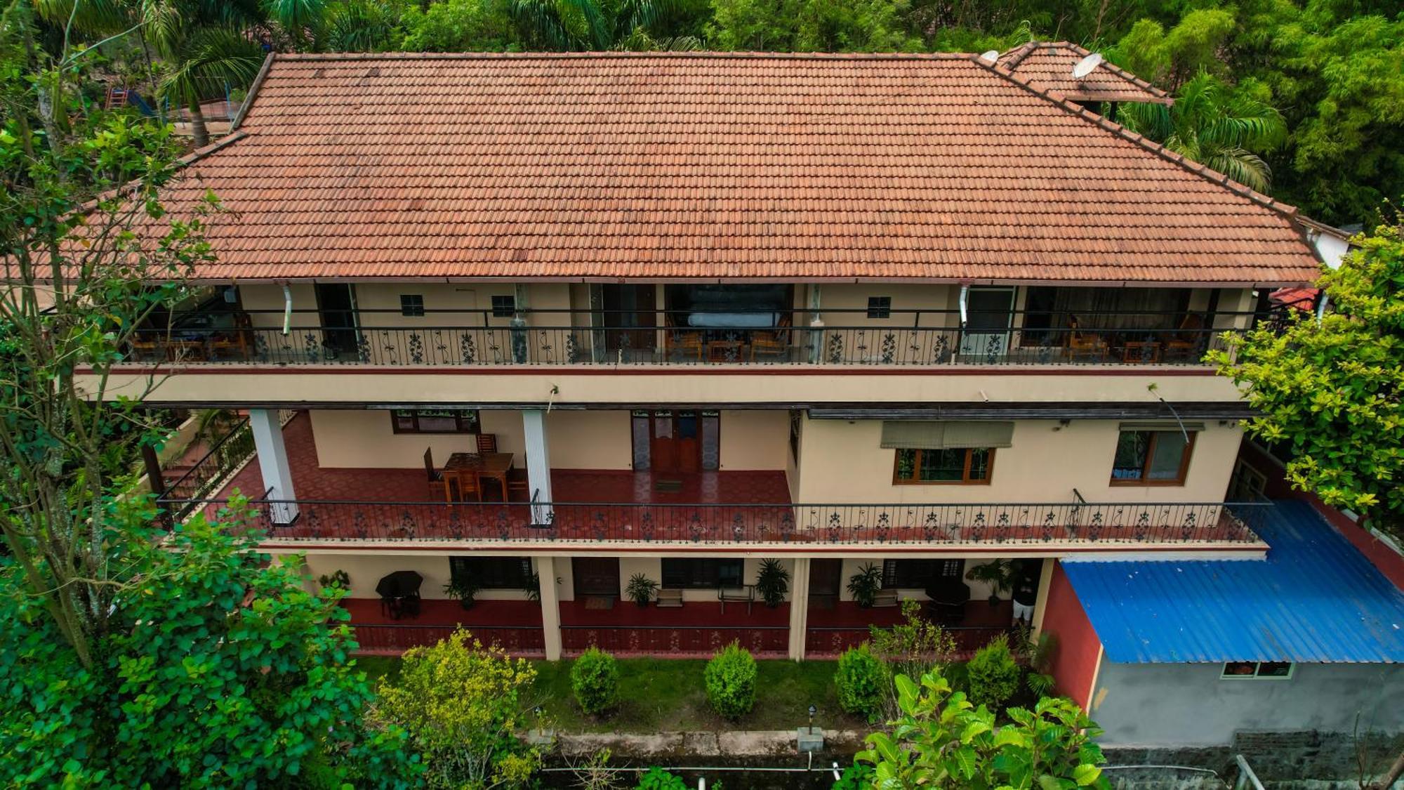 Kingmaker'S Plantation With River Stream Мадикери Экстерьер фото