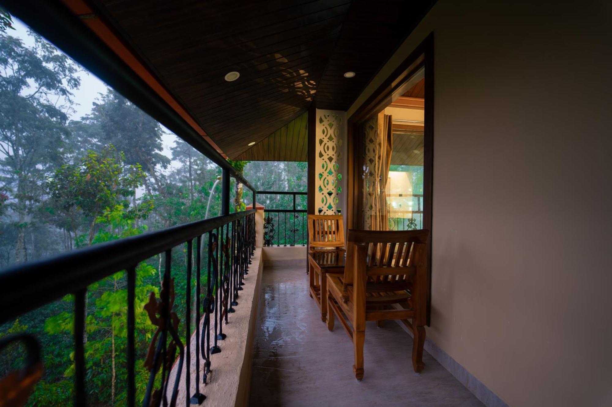 Kingmaker'S Plantation With River Stream Мадикери Экстерьер фото